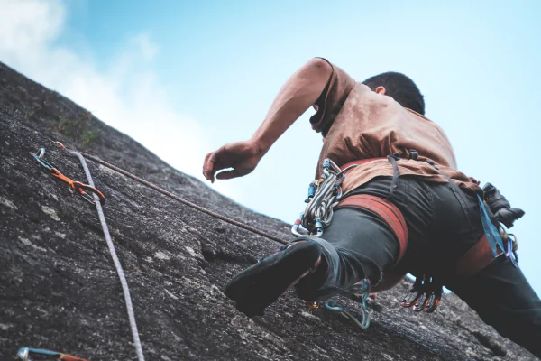 Técnicas de Proteção no Escalada Livre para Praticantes Amadores